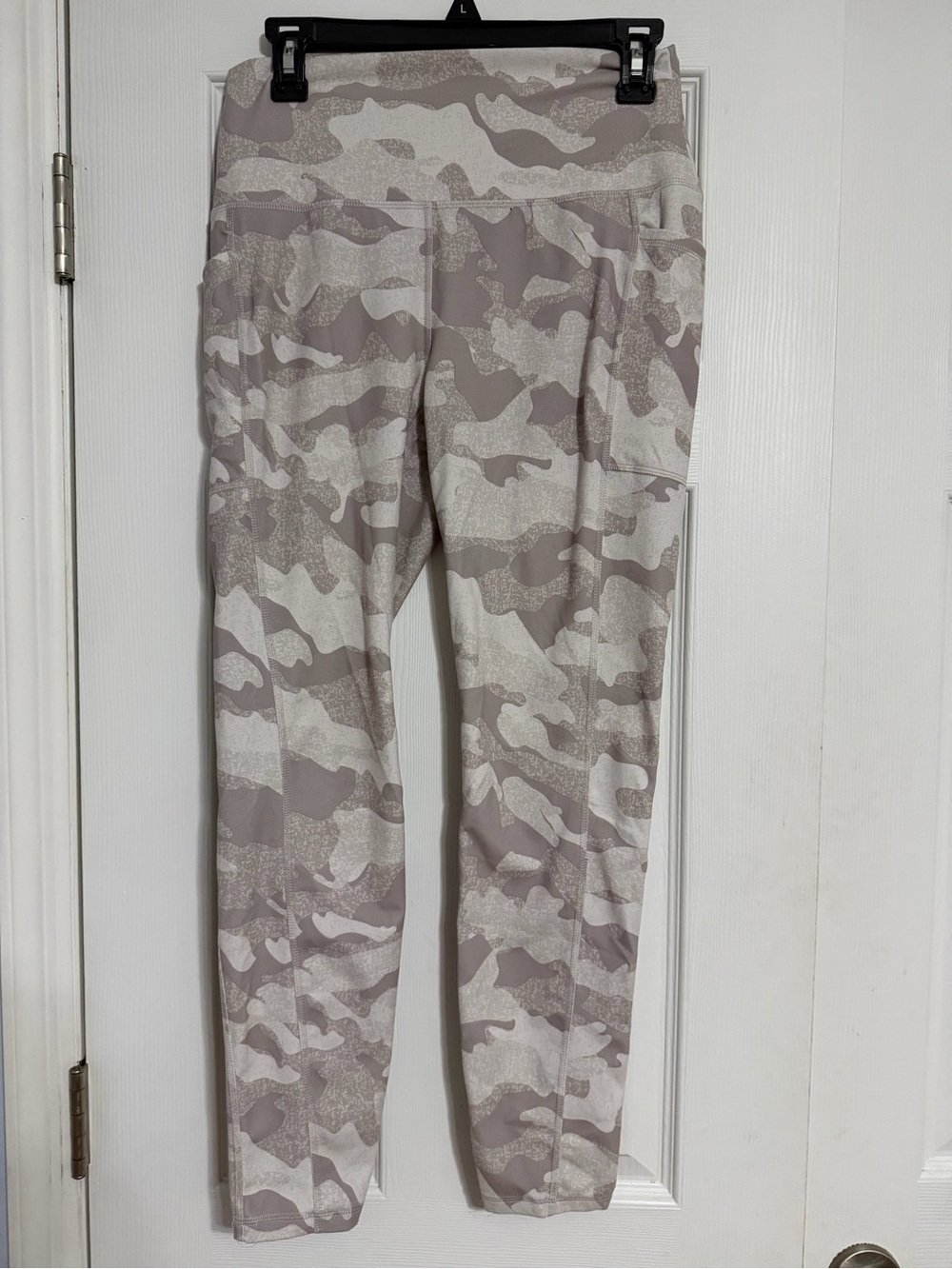 RBX tan camouflage leggings with side pockets high waisted women’s size large